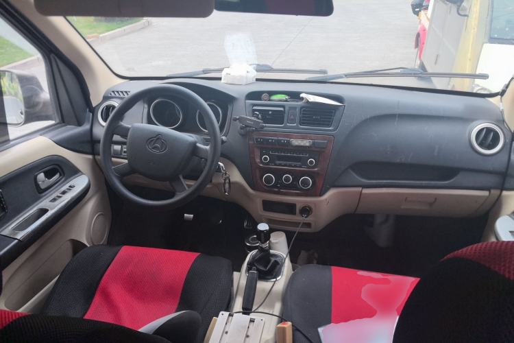 Used CHANGAN KAICHENG Ruixing M80 2018 1.5L Comfort Version Flat-Top Liftback 4G15S Center Console