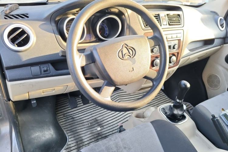 Used CHANGAN KAICHENG Ruixing M80 2018 1.5L Base Van Flat Roof Back-Hinged Doors 4G15S Center Console