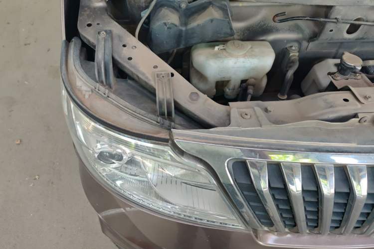 Used CHANGAN KAICHENG Ruixing M80 2018 1.5L Comfort Version Flat-Top Liftback 4G15S Engine Bay Right