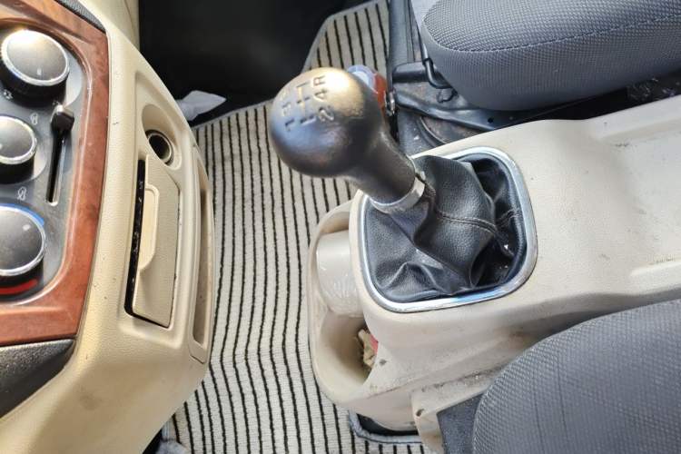 Used CHANGAN KAICHENG Ruixing M80 2018 1.5L Base Van Flat Roof Back-Hinged Doors 4G15S Gear Lever