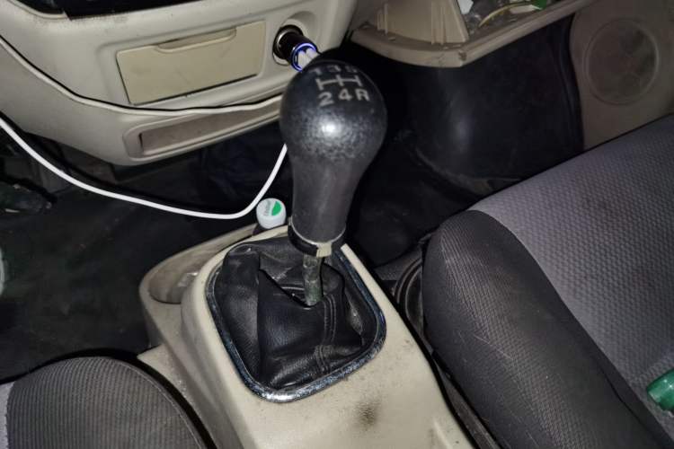 Used CHANGAN KAICHENG Ruixing M80 2018 1.5L Base Model Van Semi-Blind Window Flat Roof Rear-Hinged Doors 4G15S Gear Lever
