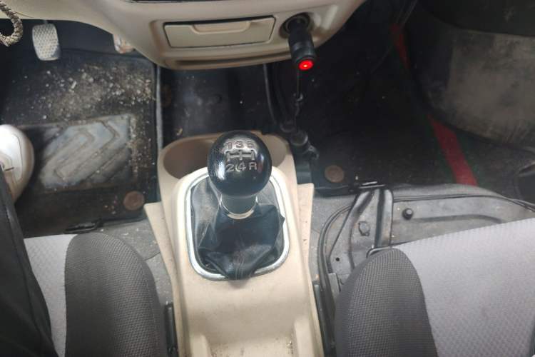 Used CHANGAN KAICHENG Ruixing M80 2018 1.5L Base Van Flat Roof Back-Hinged Doors 4G15S Gear Lever