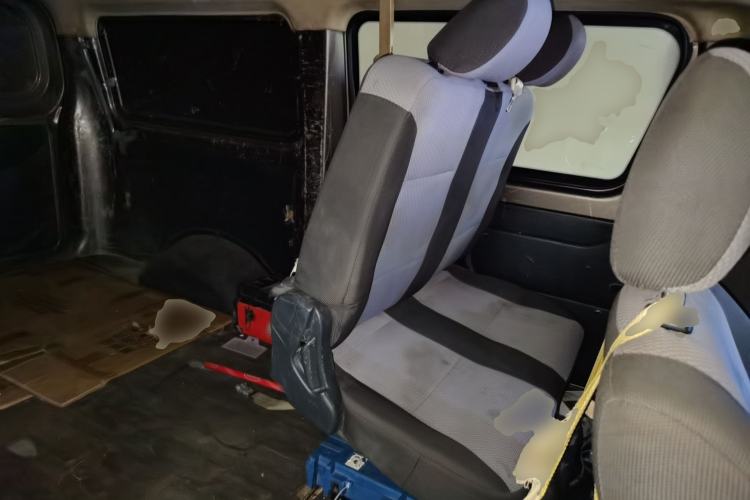 Used CHANGAN KAICHENG Ruixing M80 2018 1.5L Base Model Van Semi-Blind Window Flat Roof Rear-Hinged Doors 4G15S Left Rear Seat
