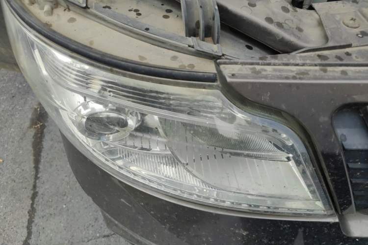 Used CHANGAN KAICHENG Ruixing M80 2018 1.5L Base Model Van Semi-Blind Window Flat Roof Rear-Hinged Doors 4G15S Right Front Headlight