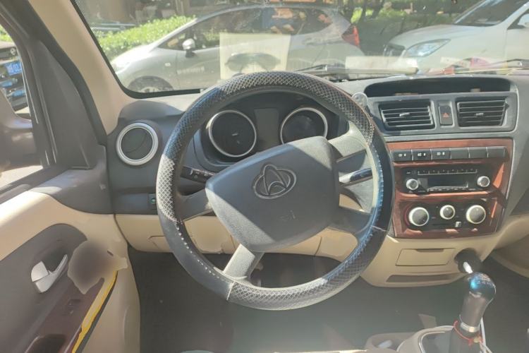 Used CHANGAN KAICHENG Ruixing M80 2018 1.5L Facelift Basic Model CNG Van Flat Roof Back-Hinged Doors 4G15S Steering Wheel