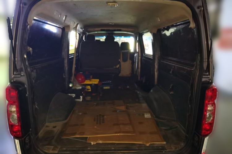 Used CHANGAN KAICHENG Ruixing M80 2018 1.5L Base Model Van Semi-Blind Window Flat Roof Rear-Hinged Doors 4G15S Trunk