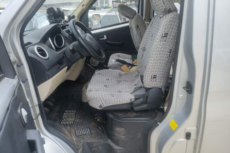 Used CHANGAN KAICHENG Ruixing M80 2018 1.5L Base Model Van Semi-Blind Window Flat Roof Rear-Hinged Doors 4G15S Driver Seat