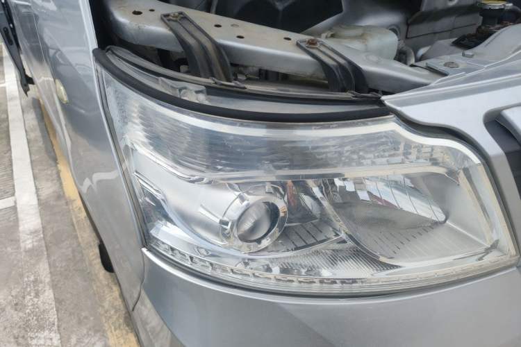 Used CHANGAN KAICHENG Ruixing M80 2018 1.5L Base Model Van Semi-Blind Window Flat Roof Rear-Hinged Doors 4G15S Right Front Headlight