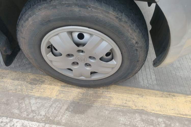 Used CHANGAN KAICHENG Ruixing M80 2018 1.5L Base Model Van Semi-Blind Window Flat Roof Rear-Hinged Doors 4G15S Right Front Wheel Hub