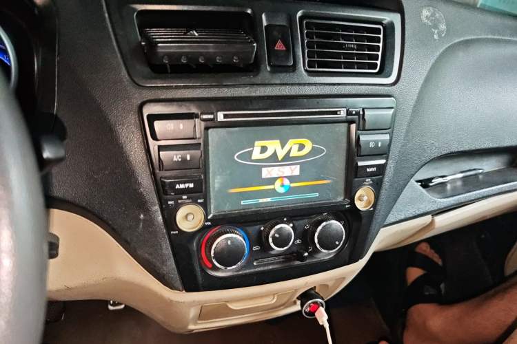 Used CHANGAN KAICHENG Ruixing M80 2018 1.5L Comfort Version Flat-Top Liftback 4G15S Audio And AC Panel