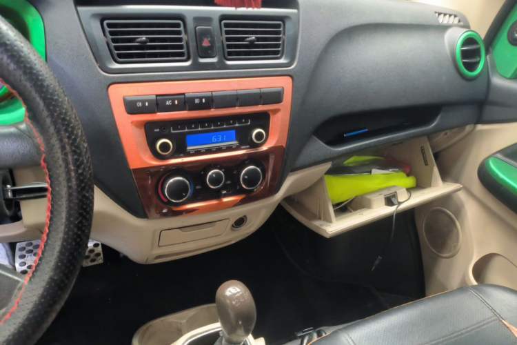 Used CHANGAN KAICHENG Ruixing M80 2018 1.5L Comfort Van Flat Roof Back-Hinged Doors 4G15S Audio And AC Panel