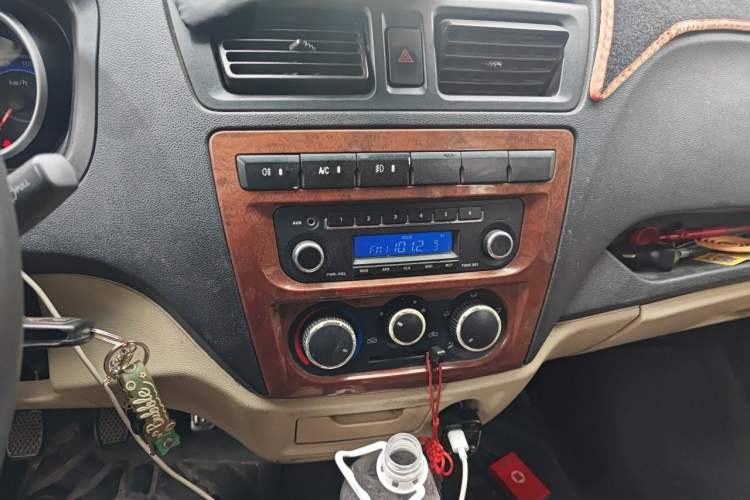 Used CHANGAN KAICHENG Ruixing M80 2018 1.5L Comfort Van Flat Roof Back-Hinged Doors 4G15S Audio And AC Panel