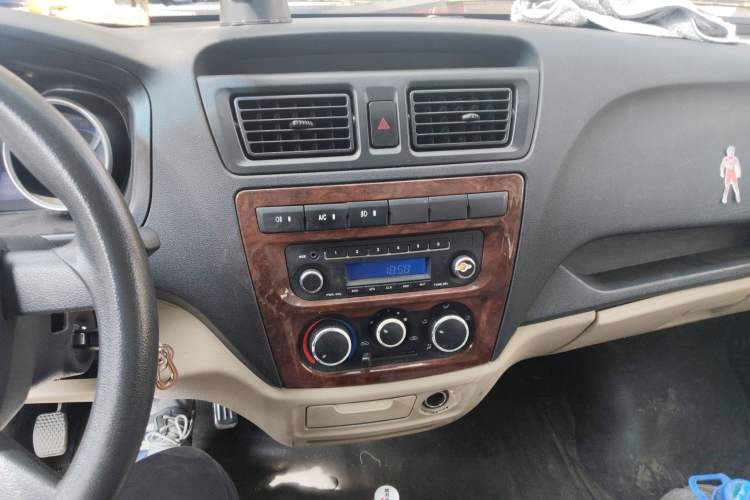 Used CHANGAN KAICHENG Ruixing M80 2018 1.5L Comfort Van Flat Roof Back-Hinged Doors 4G15S Audio And AC Panel