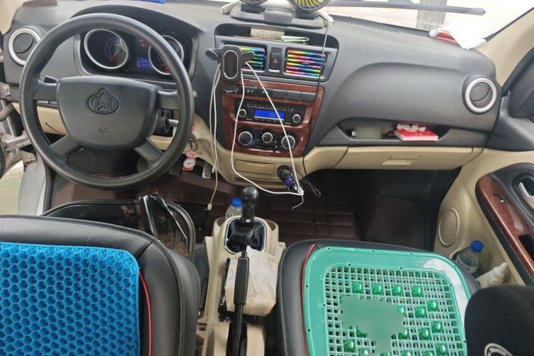 Used CHANGAN KAICHENG Ruixing M80 2018 1.5L Comfort Van Flat Roof Back-Hinged Doors 4G15S Center Console