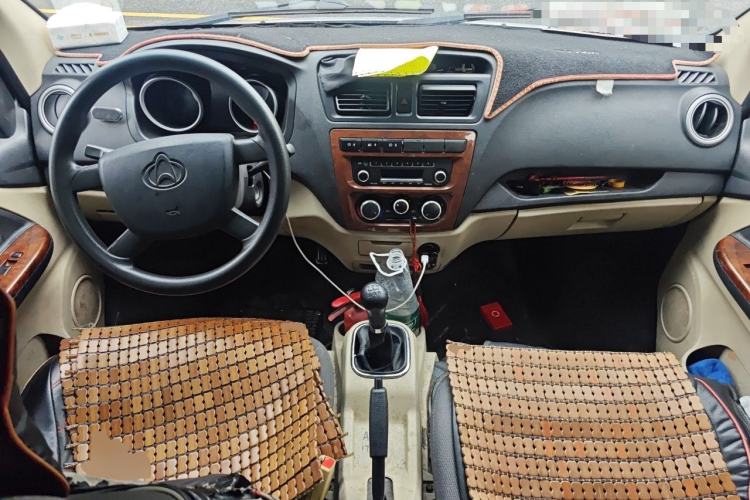 Used CHANGAN KAICHENG Ruixing M80 2018 1.5L Comfort Van Flat Roof Back-Hinged Doors 4G15S Center Console