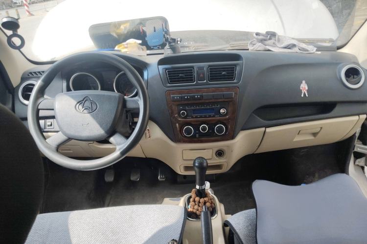 Used CHANGAN KAICHENG Ruixing M80 2018 1.5L Comfort Van Flat Roof Back-Hinged Doors 4G15S Center Console
