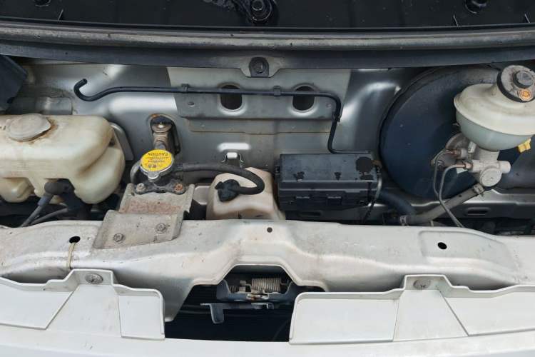 Used CHANGAN KAICHENG Ruixing M80 2018 1.5L Base Van Flat Roof Back-Hinged Doors 4G15S Engine Bay