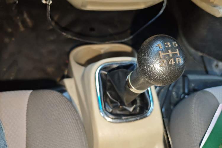 Used CHANGAN KAICHENG Ruixing M80 2018 1.5L Base Model Van Semi-Blind Window Flat Roof Rear-Hinged Doors 4G15S Gear Lever
