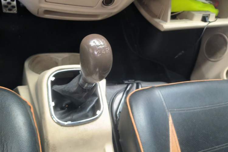 Used CHANGAN KAICHENG Ruixing M80 2018 1.5L Comfort Van Flat Roof Back-Hinged Doors 4G15S Gear Lever