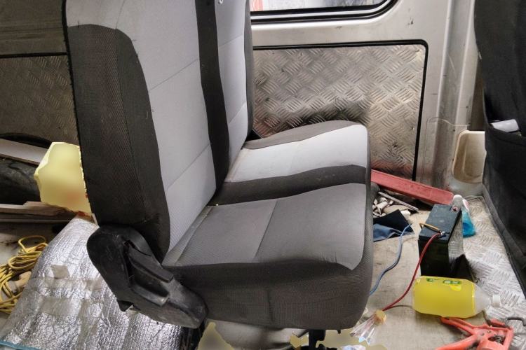 Used CHANGAN KAICHENG Ruixing M80 2018 1.5L Base Model Van Semi-Blind Window Flat Roof Rear-Hinged Doors 4G15S Left Rear Seat