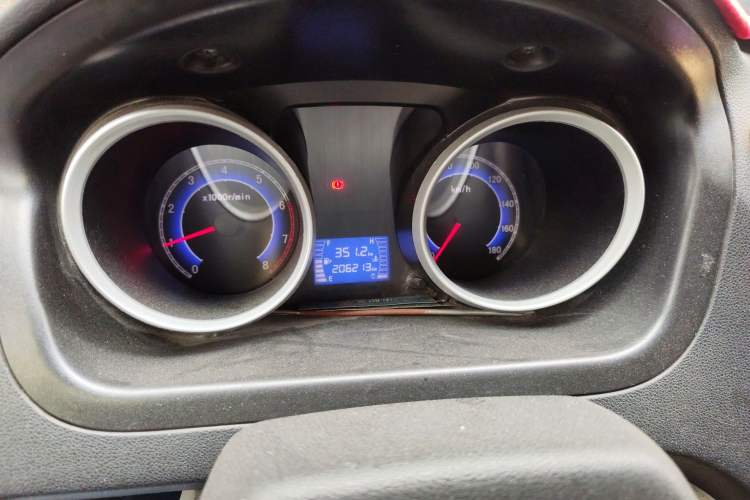 Used CHANGAN KAICHENG Ruixing M80 2018 1.5L Base Model Van Semi-Blind Window Flat Roof Rear-Hinged Doors 4G15S Odometer Close Up