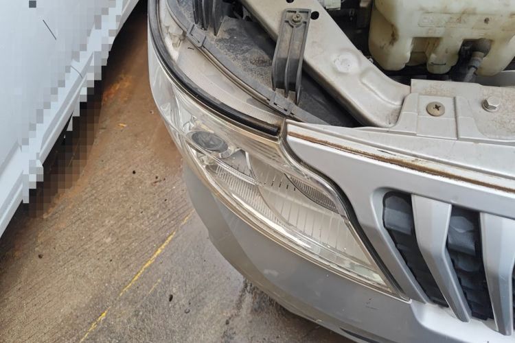 Used CHANGAN KAICHENG Ruixing M80 2018 1.5L Base Model Van Semi-Blind Window Flat Roof Rear-Hinged Doors 4G15S Right Front Headlight