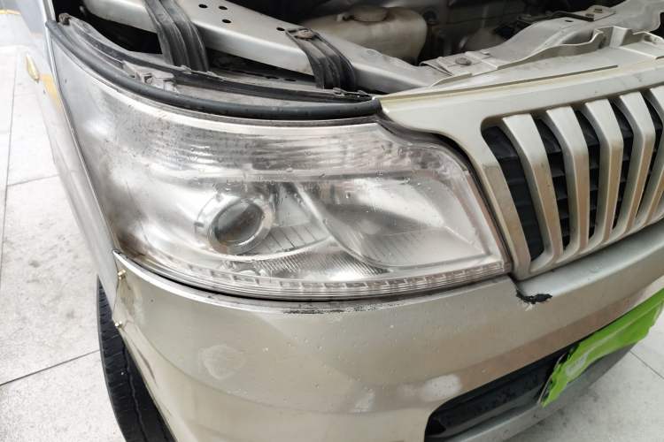 Used CHANGAN KAICHENG Ruixing M80 2018 1.5L Base Model Van Semi-Blind Window Flat Roof Rear-Hinged Doors 4G15S Right Front Headlight