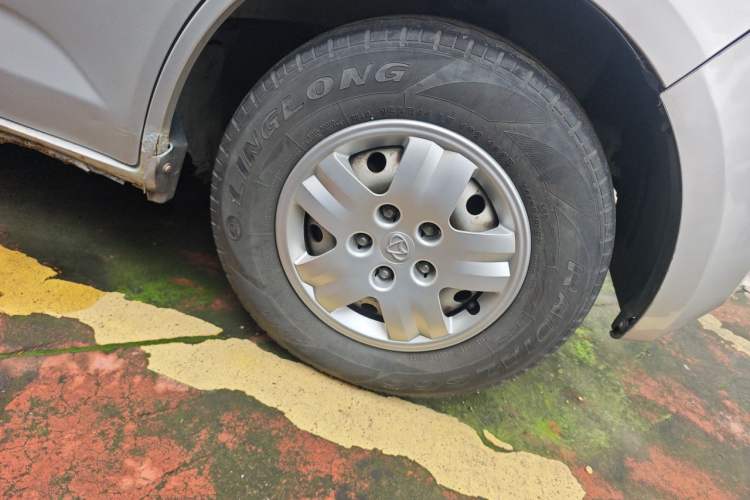 Used CHANGAN KAICHENG Ruixing M80 2018 1.5L Comfort Van Flat Roof Back-Hinged Doors 4G15S Right Front Wheel Hub