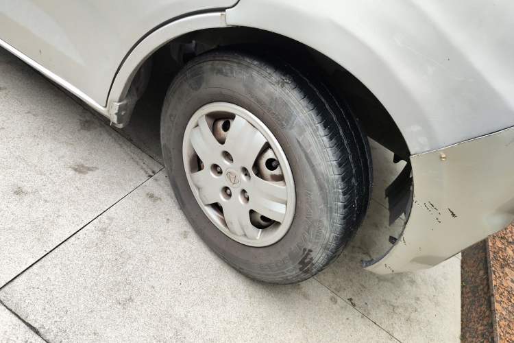 Used CHANGAN KAICHENG Ruixing M80 2018 1.5L Base Model Van Semi-Blind Window Flat Roof Rear-Hinged Doors 4G15S Right Front Wheel Hub