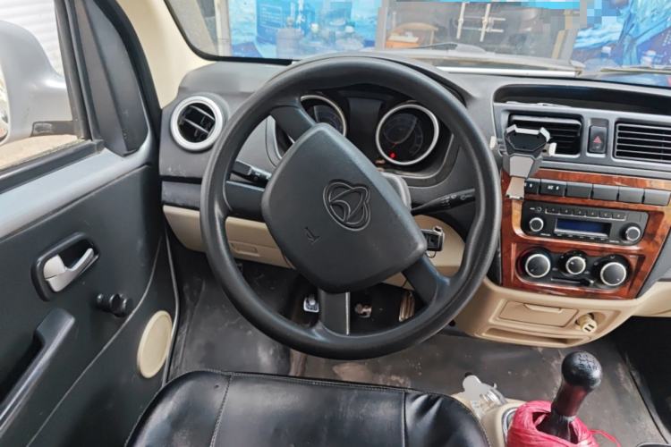 Used CHANGAN KAICHENG Ruixing M80 2018 1.5L Base Van Flat Roof Back-Hinged Doors 4G15S Steering Wheel