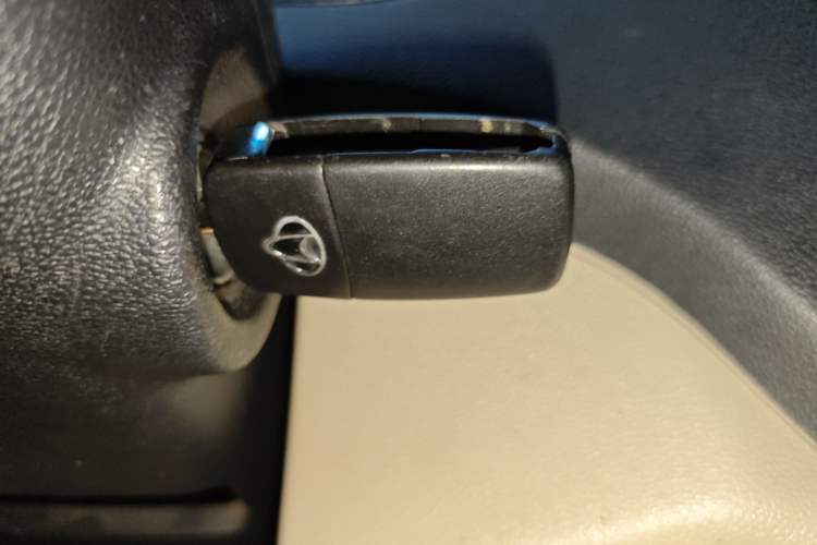 Used CHANGAN KAICHENG Ruixing M80 2018 1.5L Base Model Van Semi-Blind Window Flat Roof Rear-Hinged Doors 4G15S Vehicle Key