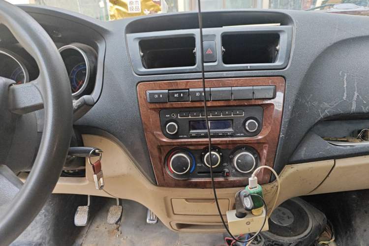 Used CHANGAN KAICHENG Ruixing M80 2018 1.5L Comfort Version Flat-Top Liftback 4G15S Audio And AC Panel