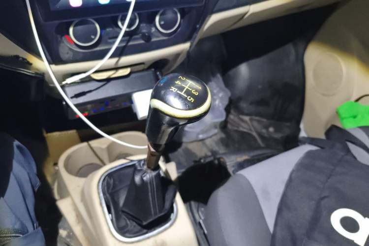 Used CHANGAN KAICHENG Ruixing M80 2018 1.5L Base Model Van Flat Roof Twin Side Doors 4G15S Gear Lever
