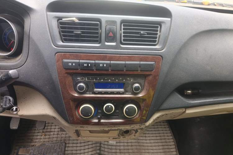 Used CHANGAN KAICHENG Ruixing M80 2019 1.5L Base Version 2-Seater Single-Steamed Air Conditioning China VI Standard Flat Roof Rear-Hinged Doors DAM15KR Audio And AC Panel