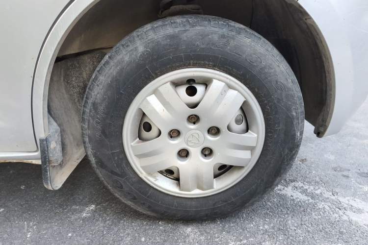 Used CHANGAN KAICHENG Ruixing M80 2019 1.5L Base Version 2-Seater Single-Steamed Air Conditioning China VI Standard Flat Roof Rear-Hinged Doors DAM15KR Right Front Wheel Hub