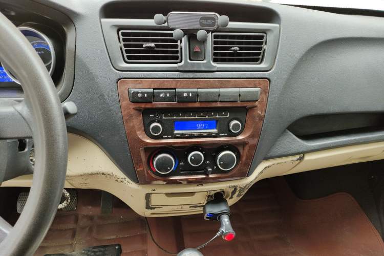 Used CHANGAN KAICHENG Ruixing M80 2019 1.5L Base Version 2-Seater Single-Steamed Air Conditioning China VI Standard Flat Roof Rear-Hinged Doors DAM15KR Audio And AC Panel