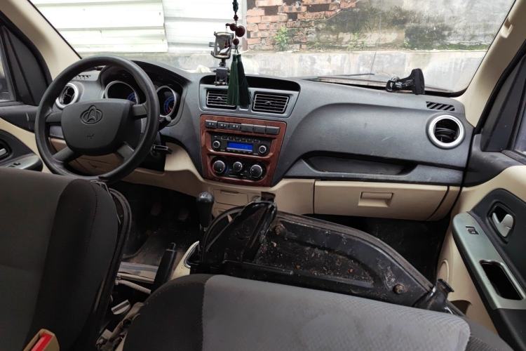 Used CHANGAN KAICHENG Ruixing M80 2019 1.5L Base Version 4-Seater Single-Steamed Air Conditioning China VI Standard Flat Roof with Lift-Up Rear Door DAM15KR Center Console