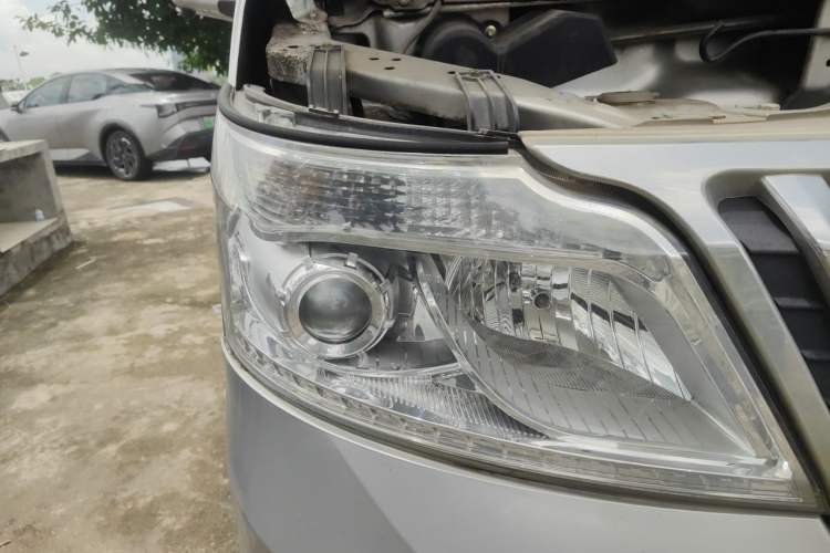 Used CHANGAN KAICHENG Ruixing M80 2019 1.5L Comfort Edition 4-Seater Single-Steaming Air Conditioner China VI Standard Flat Roof Dual-Swing Doors – DAM15KR Right Front Headlight