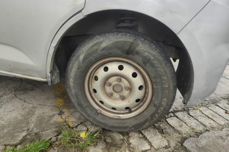 Used CHANGAN KAICHENG Ruixing M80 2019 1.5L Comfort Edition 4-Seater Single-Steaming Air Conditioner China VI Standard Flat Roof Dual-Swing Doors – DAM15KR Right Front Wheel Hub