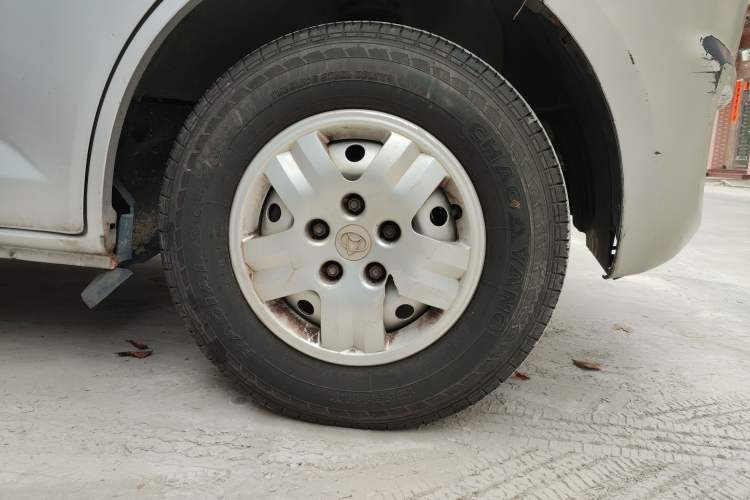 Used CHANGAN KAICHENG Ruixing M80 2019 1.5L Base Version 2-Seater Single-Steamed Air Conditioning China VI Standard Flat Roof Rear-Hinged Doors DAM15KR Right Front Wheel Hub