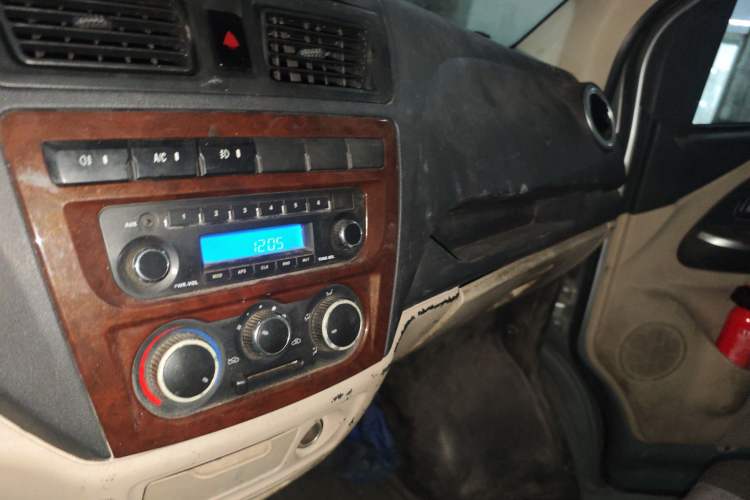 Used CHANGAN KAICHENG Ruixing M80 2019 1.5L Comfort Version 2-Seater Single-Steaming Air-Conditioned China VI Standard Flat Roof Side-Hinged Doors – DAM15KR Audio And AC Panel