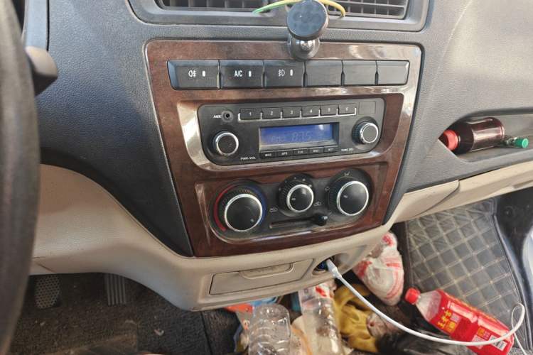 Used CHANGAN KAICHENG Ruixing M80 2019 1.5L Base Version 2-Seater Single-Steamed Air Conditioning China VI Standard Flat Roof Rear-Hinged Doors DAM15KR Audio And AC Panel