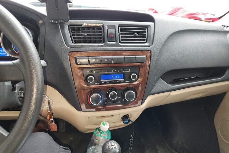 Used CHANGAN KAICHENG Ruixing M80 2019 1.5L Base Version 4-Seater Single-Steamed Air Conditioning China VI Standard Flat Roof with Lift-Up Rear Door DAM15KR Audio And AC Panel