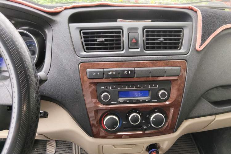Used CHANGAN KAICHENG Ruixing M80 2019 1.5L Base Version 4-Seater Single-Steamed Air Conditioning China VI Standard Flat Roof with Lift-Up Rear Door DAM15KR Audio And AC Panel