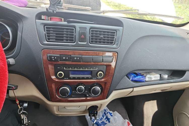 Used CHANGAN KAICHENG Ruixing M80 2019 1.5L Base Version 4-Seater Single-Steamed Air Conditioning China VI Standard Flat Roof with Lift-Up Rear Door DAM15KR Audio And AC Panel