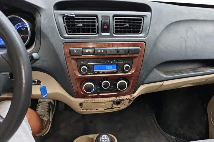 Used CHANGAN KAICHENG Ruixing M80 2019 1.5L Base Version 4-Seater Single-Steamed Air Conditioning China VI Standard Flat Roof with Lift-Up Rear Door DAM15KR Audio And AC Panel