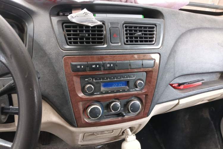 Used CHANGAN KAICHENG Ruixing M80 2019 1.5L Base Version 2-Seater Single-Steamed Air Conditioning China VI Standard Flat Roof Rear-Hinged Doors DAM15KR Audio And AC Panel