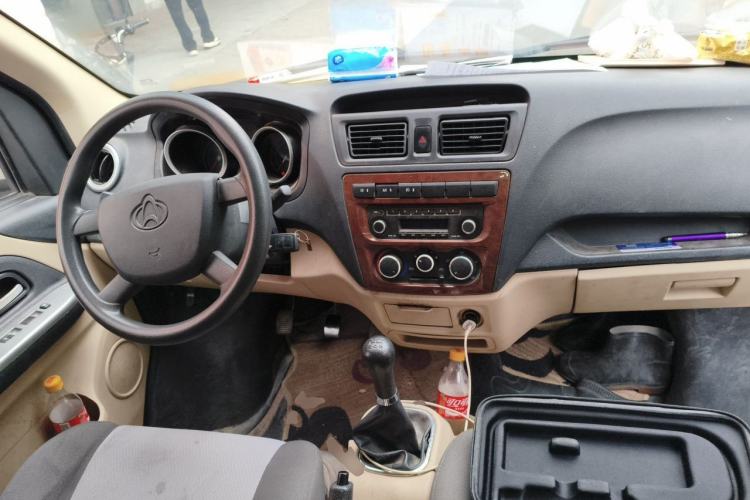 Used CHANGAN KAICHENG Ruixing M80 2019 1.5L Comfort Version 2-Seater Single-Steaming Air-Conditioned China VI Standard Flat Roof Side-Hinged Doors – DAM15KR Center Console