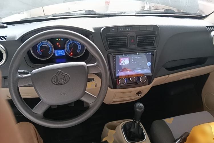 Used CHANGAN KAICHENG Ruixing M80 2019 1.5L Base Version 2-Seater Non-Air-Conditioned China VI Standard Flat Roof Hatchback Doors DAM15KR Center Console