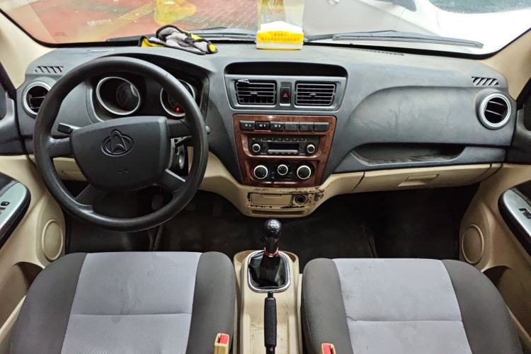 Used CHANGAN KAICHENG Ruixing M80 2019 1.5L Base Version 4-Seater Single-Steamed Air Conditioning China VI Standard Flat Roof with Lift-Up Rear Door DAM15KR Center Console